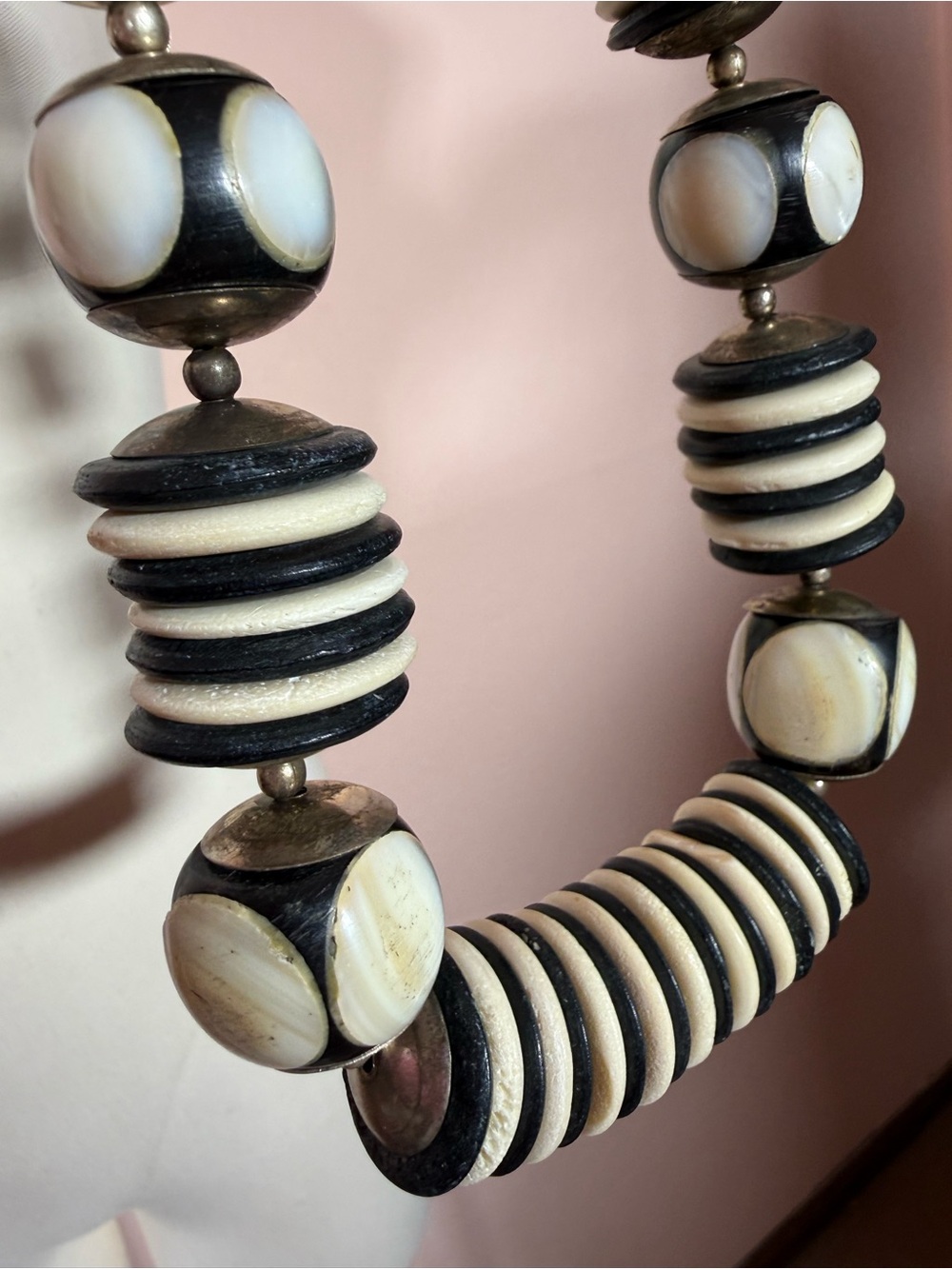 Vintage modernist Black ebony wood Mother Pearl Oversized ethnic Necklace 20in